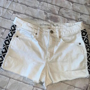 UNIVERSAL THREAD hi rise shorts size 4/27